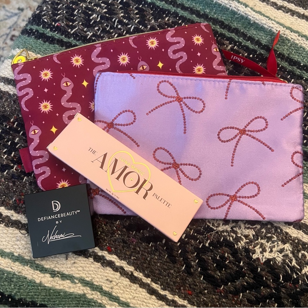 Luna Magic Eyeshadow + Ipsy Makeup Bag Bundle